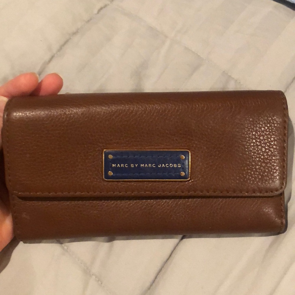 Beautiful Marc Jacobs wallet deep tan